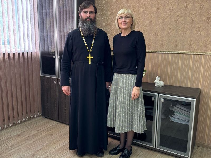 Благочинный Александровск-Грушевского округа встретился с директором департамента образования города Шахты