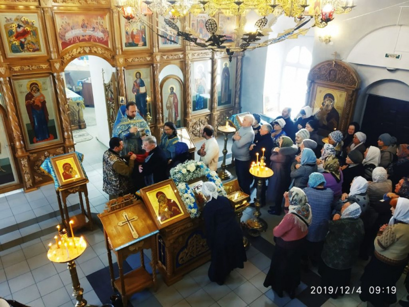 Праздник Введения во храм Пресвятой Богородицы торжественным богослужением отметили в храме Донской иконы Божией Матери в г. Новошахтинске