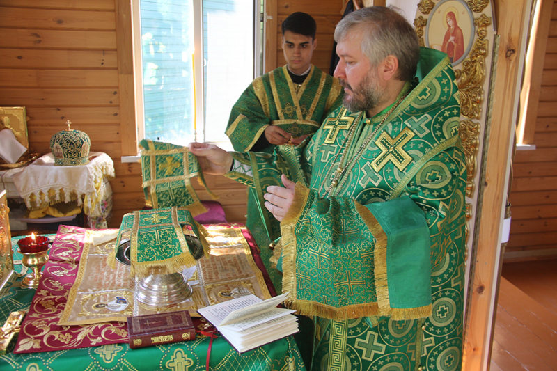 В день памяти преподобного Сергия, игумена Радонежского, Преосвященнейший епископ Симон совершил богослужение в храме в честь святого в городе Шахты