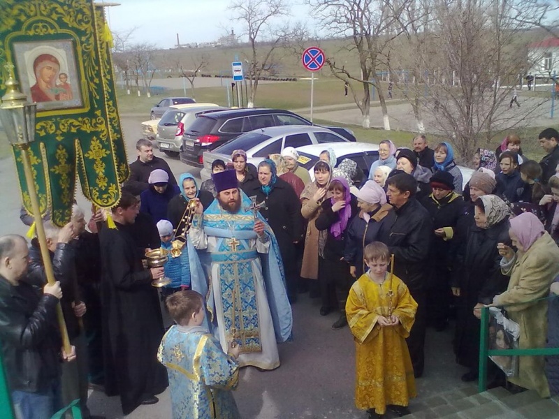 В Свято-Троицком Архиерейском подворье в честь праздника Благовещения в небо выпущены птицы