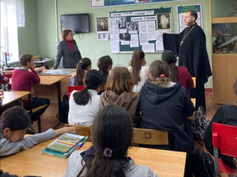 В Усьманской школе прошел урок ОПК на тему «Страстная седмица – скорбный путь к радости Воскресения»