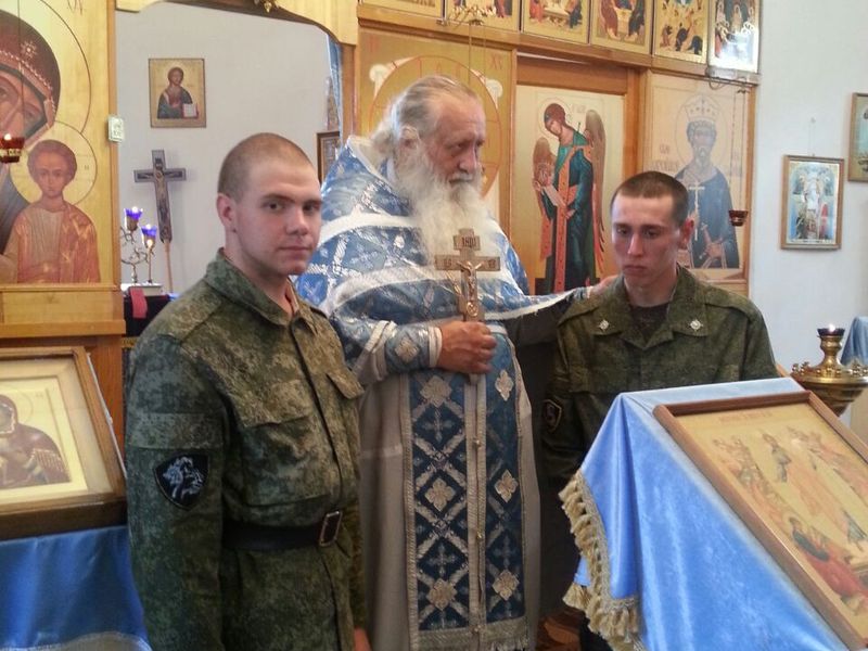 Божественную литургию и пастырскую встречу с личным составом воинской части № 3033 п. Персиановский провел иеромонах Николай (Наметышев)