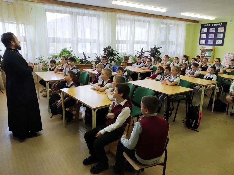 Священник встретился с второклассниками лицея № 7