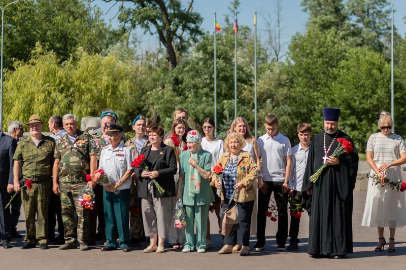 В городе Шахты почтили память ветеранов боевых действий