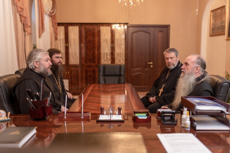 Епископ Шахтинский и Миллеровский Симон и епископ Каменский и Камышловский Мефодий обсудили работу по помощи наркозависимым в Шахтинской епархии