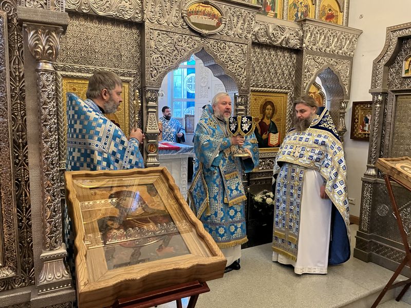 В престольный день епископ Симон совершил Божественную литургию в храмовом комплексе в честь образа Божией Матери «Взыскание погибших» в поселке Сидорово-Кадамовский