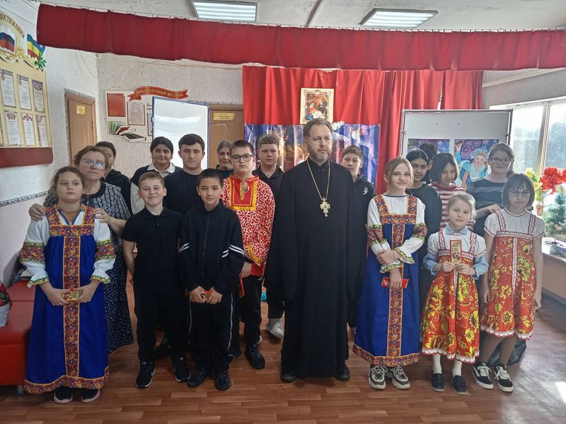В хуторе Усьман провели рождественский утренник для младших школьников