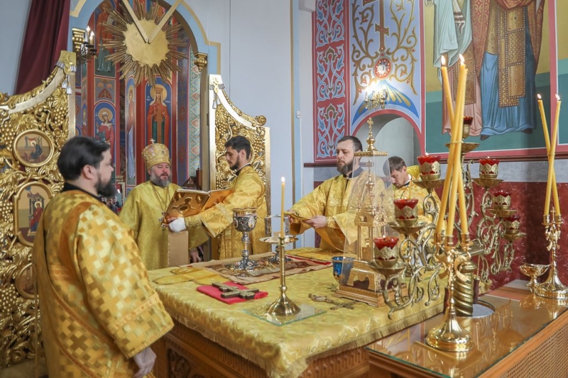 Преосвященнейший епископ Симон с архипастырским визитом посетил приход Покрова Богородицы города Каменск-Шахтинский