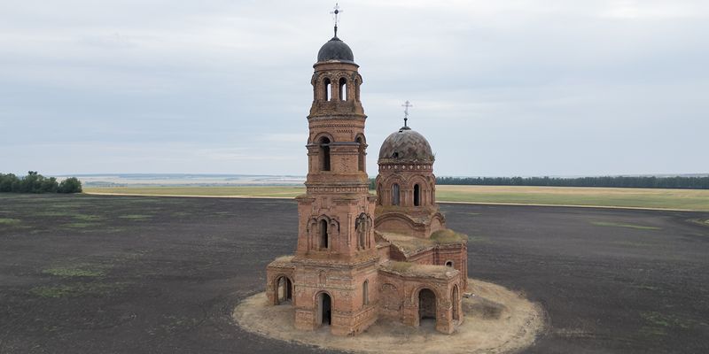 ЗАЧЕМ СЛУЖИТЬ В РАЗРУШЕННЫХ ХРАМАХ?