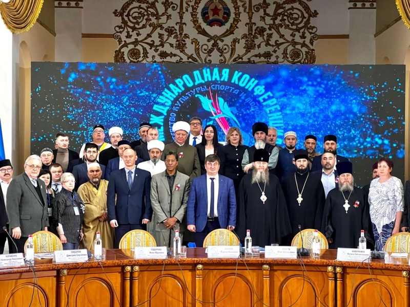 Духовенство Шахтинской епархии приняло участие в Международной конференции «Традиционные религии Донбасса – против экстремизма и неонацизма» в Луганске