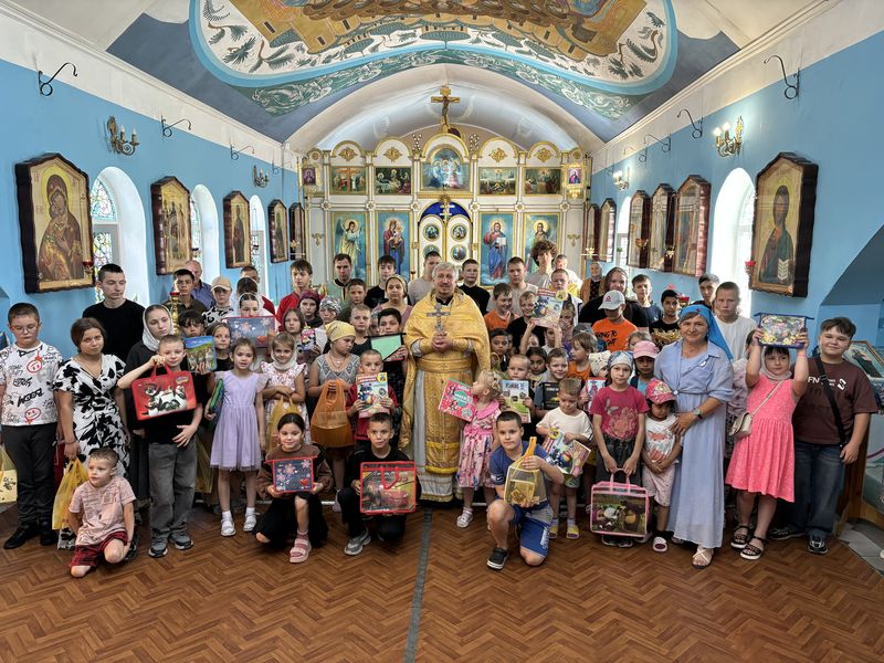 В Свято-Казанском храме Гуково совершили молебен перед началом учебного года