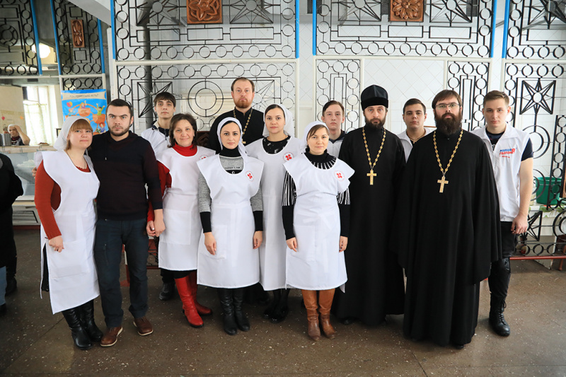 Духовенство Шахтинской епархии продолжает оказывать духовную поддержку пострадавшим от взрыва бытового газа в многоквартирном доме в г. Шахты