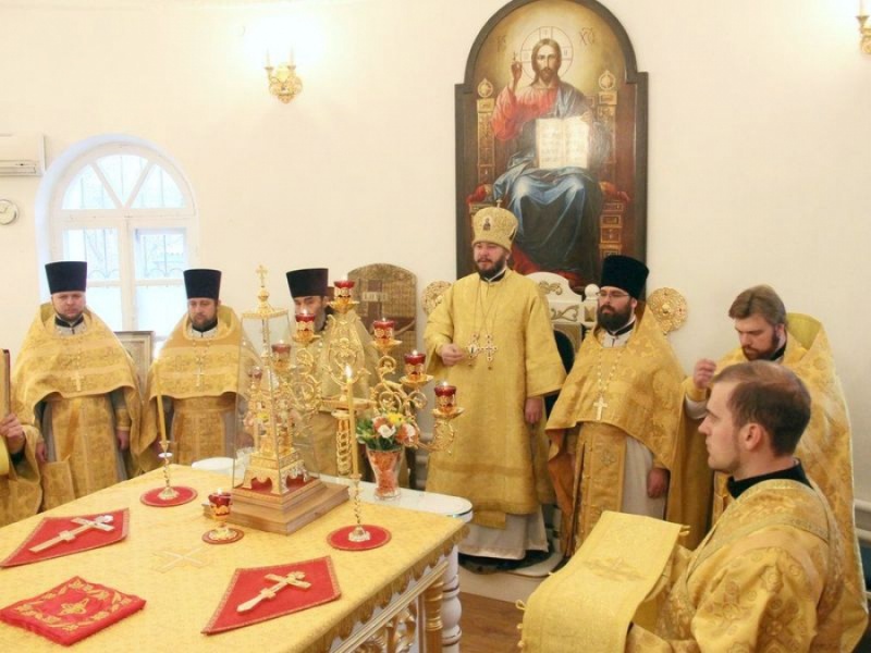 Правящий архиерей Шахтинской епархии епископ Симон совершил Божественную литургию в Троицком храме г. Каменск-Шахтинский