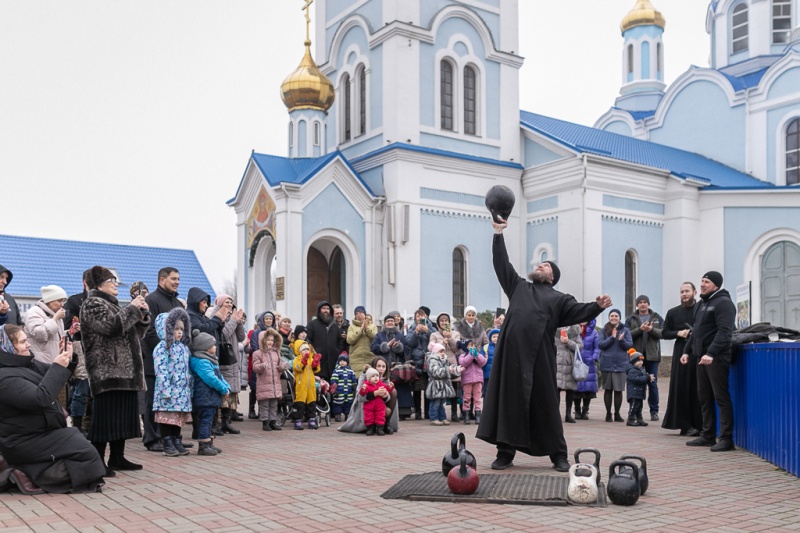 1 января 2023 года на Соборной площади города Шахты традиционно прошел День богатыря