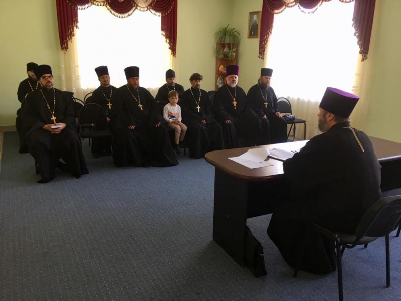 В духовно-просветительском центре при Покровском соборе г. Шахты прошел семинар для духовников казачьих образовательных учреждений