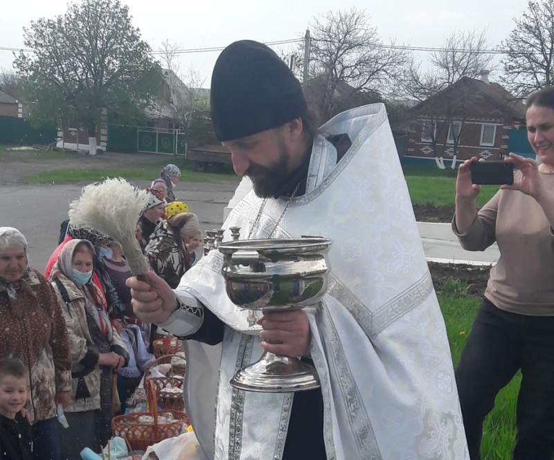 Иеромонах Арсений (Алимов) поздравил жителей Сулинского благочиния с праздником Пасхи Господней