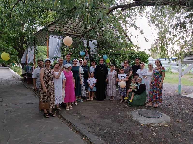 Чаепитие в праздник святых покровителей семьи Петра и Февронии на Свято-Пантелеимоновском приходе города Миллерово