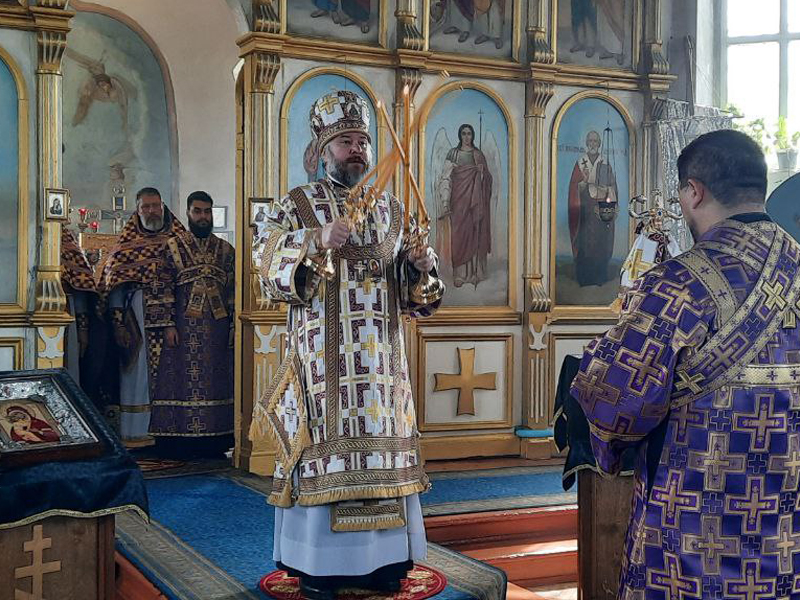 В Неделю преподобной Марии Египетской Преосвященнейший епископ Симон совершил Божественную литургию в храме святителя Николая хутора Богданов