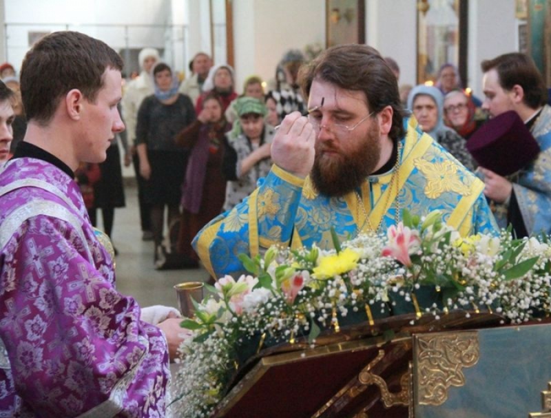 В канун Крестопоклонной недели Управляющий Шахтинской епархией Преосвященнейший епископ Игнатий совершил всенощное бдение в Покровском кафедральном соборе г. Шахты