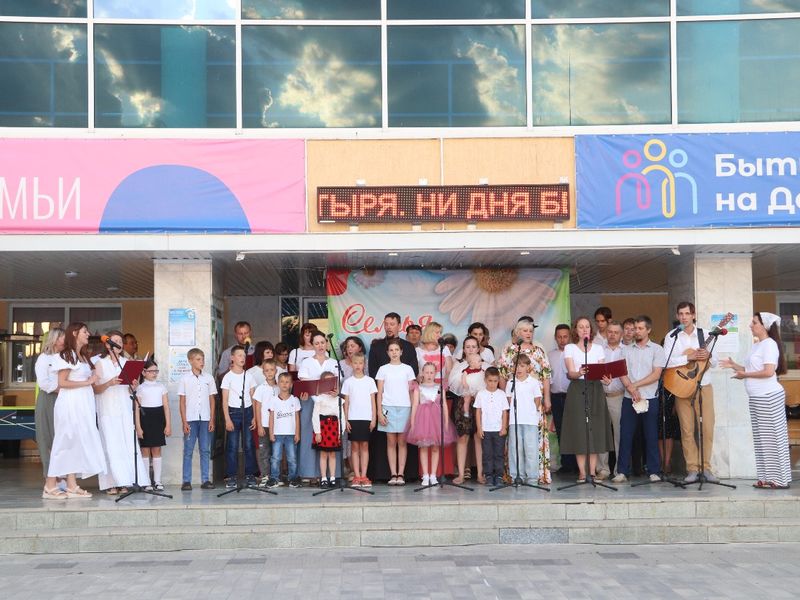 Православный хор прихода храма архистратига Михаила принял участие в концерте, посвященном дню семьи, любьви и верности