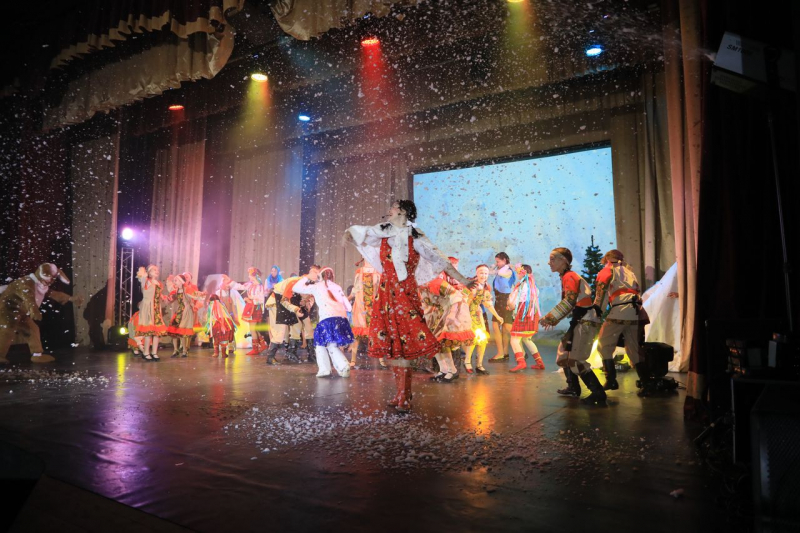 В большом зале ГДК города Шахты по благословению епископа Шахтинского и Миллеровского Симона состоялась Рождественская архиерейская елка