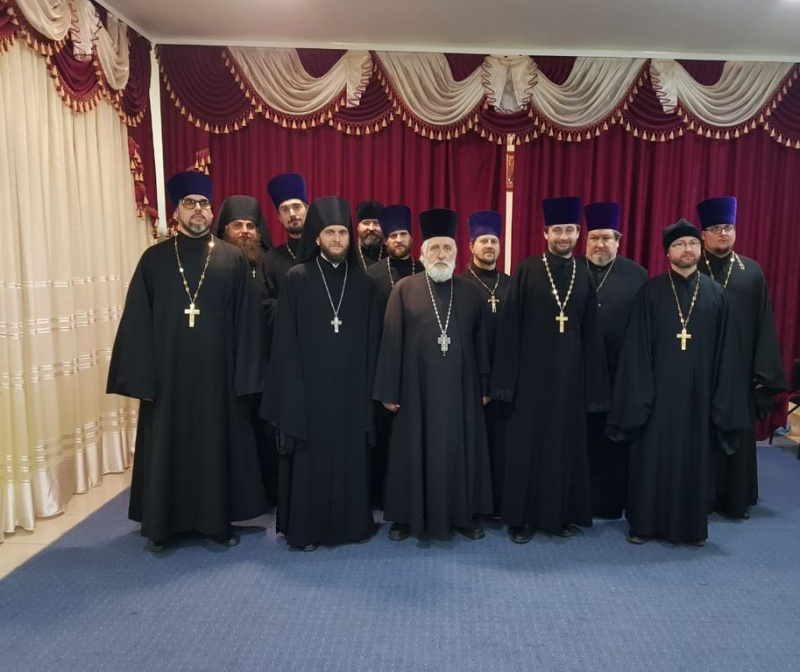 Очередная встреча духовенства Александровск-Грушевского округа состоялась в духовно-просветительском центре на подворье Покровского кафедрального собора