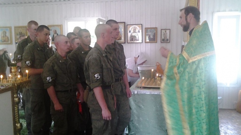 Военнослужащие приняли участие в богослужении в храме, посвящённом небесному покровителю воинства