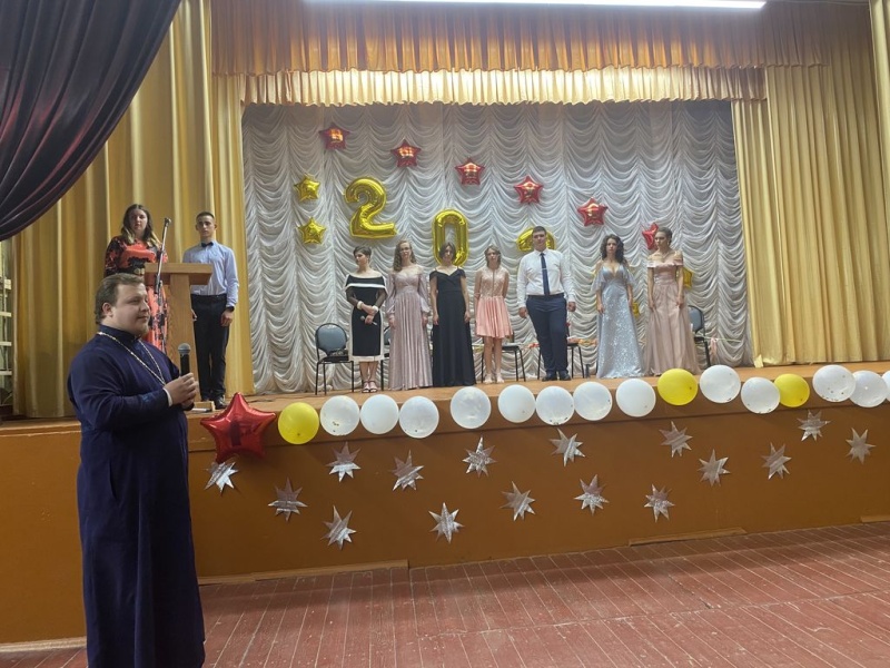 Иерей Игорь Лосев напутствовал выпускников Калитвенской йшколы