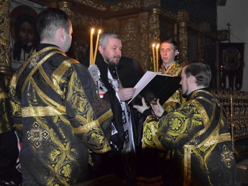 Преосвященнейший епископ Симон совершил вечерню с чином прощения в Покровском кафедральном соборе г. Шахты