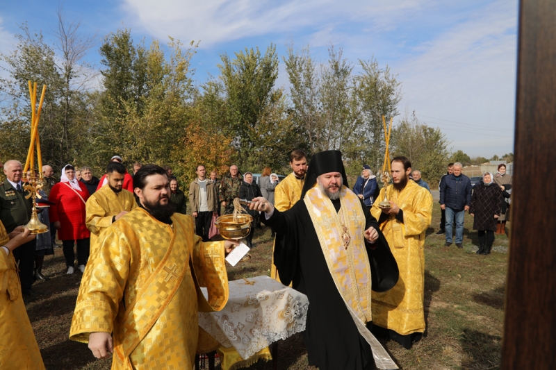 Епископ Шахтинский и Миллеровский Симон совершил чин освящения часовни в честь Покрова Пресвятой Богородицы в городе Зверево