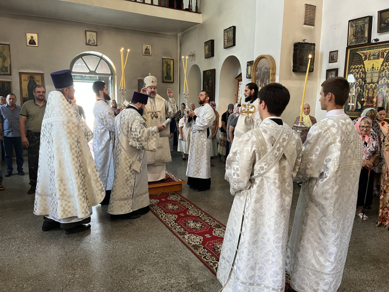 С архипастырским визитом епископ Симон посетил храм святителя Николая Чудотворца поселка Аютинский города Шахты