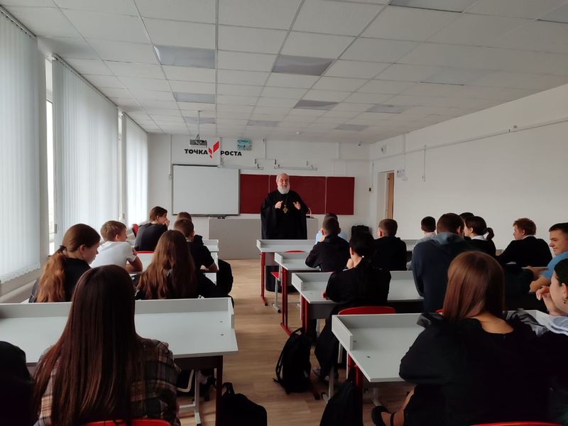 Встреча священника с учащимися Базковской школы