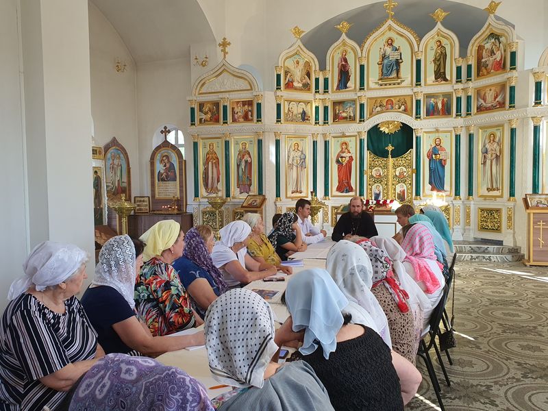 В храме святого Александра Невского города Шахты начала работу библейская группа под руководством настоятеля   