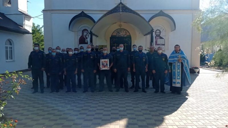 В храме станицы Боковской иерей Александр Левчик совершил молебен перед иконой Божией Матери Неопалимая купина