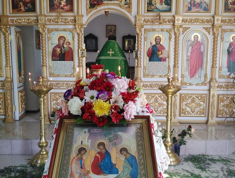 В Свято-Троицком храме х. Ягодинка Нижнедонского благочиния отметили престольный праздник