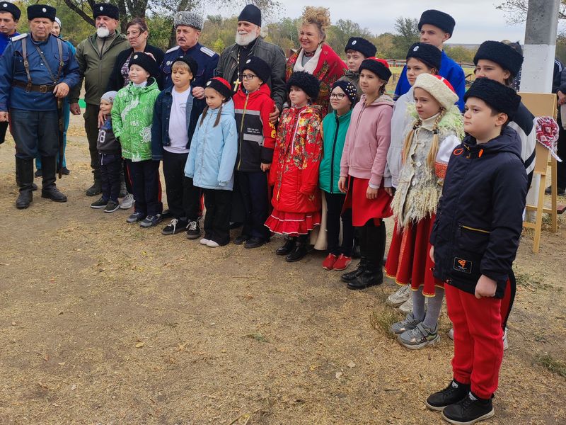 В преддверии праздника Покрова Пресвятой Богородицы протоиерей Константин Баранов принял участие в обряде «Посажение на коня»