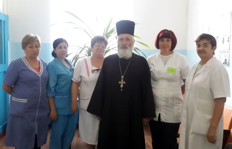 Шахтинский священник окормляет социальное учреждение