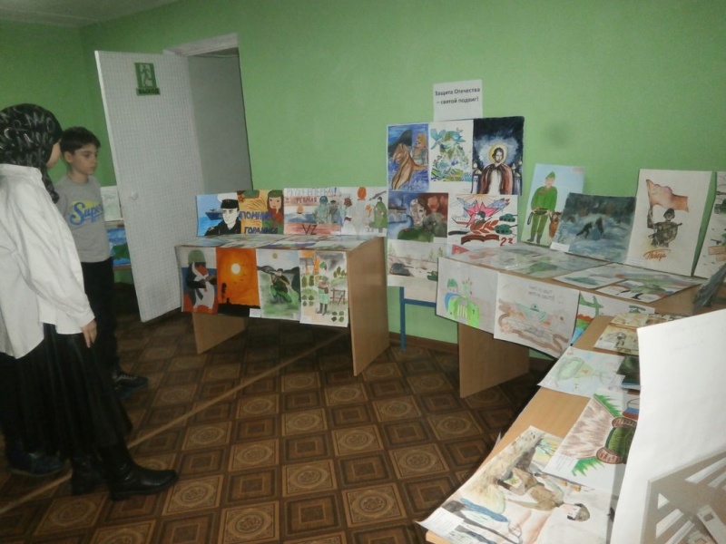 В Донецке прошла выставка-конкурс рисунков «Защита отечества – святой подвиг»