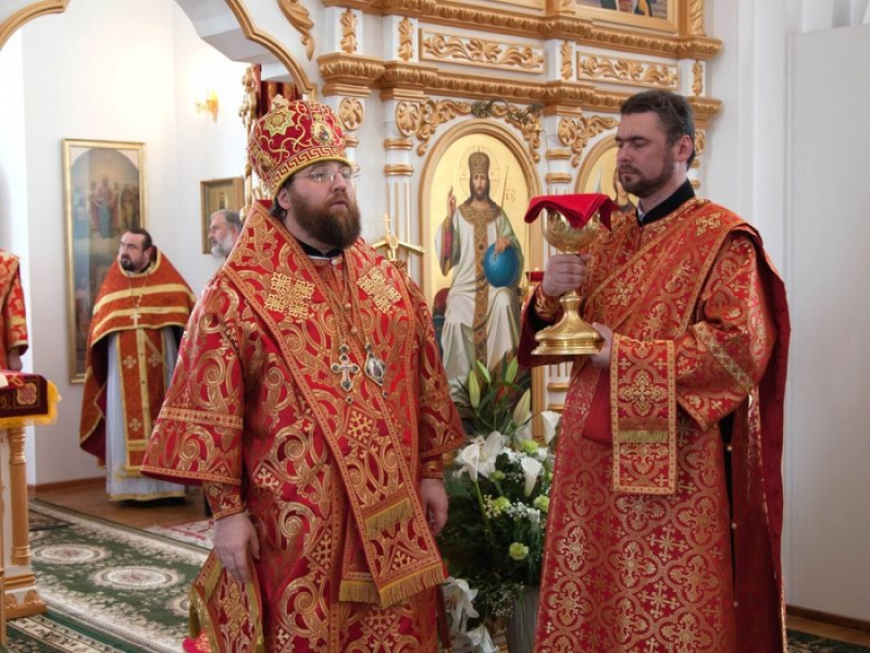 Епископ Шахтинский и Миллеровский Игнатий принял участие в соборном служении Литургии в храме святителя Димитрия Ростовского г. Сальска
