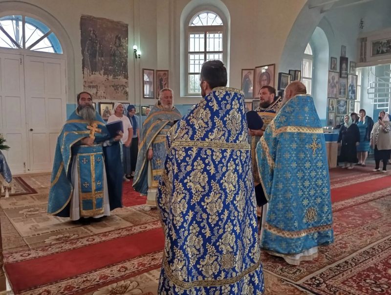 Священники Тарасовского благочиния соборно совершили Литургию в честь иконы Божией Матери «Неопалимая Купина»