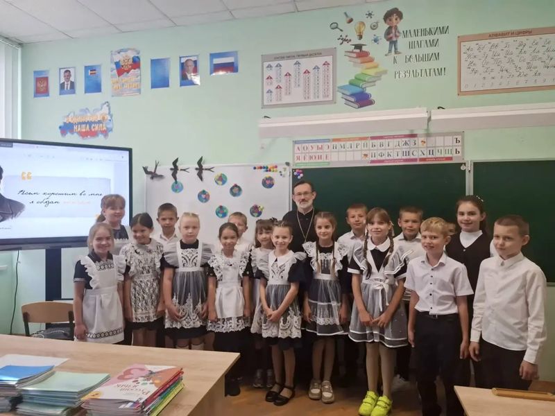 Встреча священника с учащимися казачей школы 