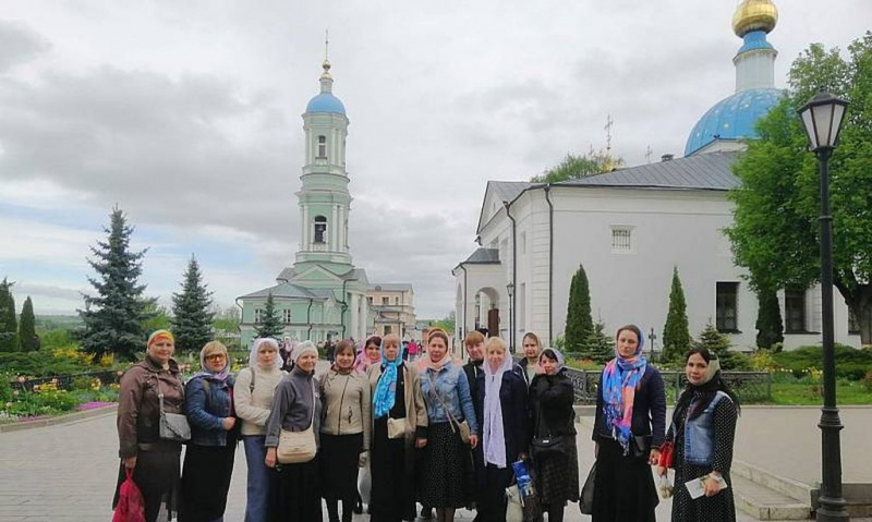 В Оптиной Пустыни шахтинские паломники встретились с очевидцем убиения монахов в 1993 году