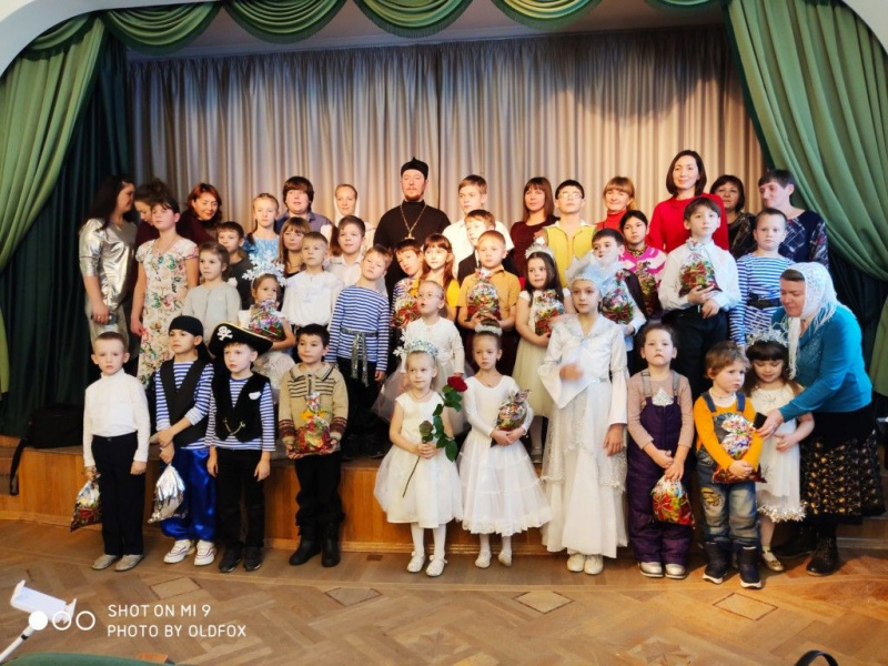 В ст. Вешенской прошел спектакль, в котором участвовали воспитанники воскресной школы и приходской начальной школы Архангела Михаила