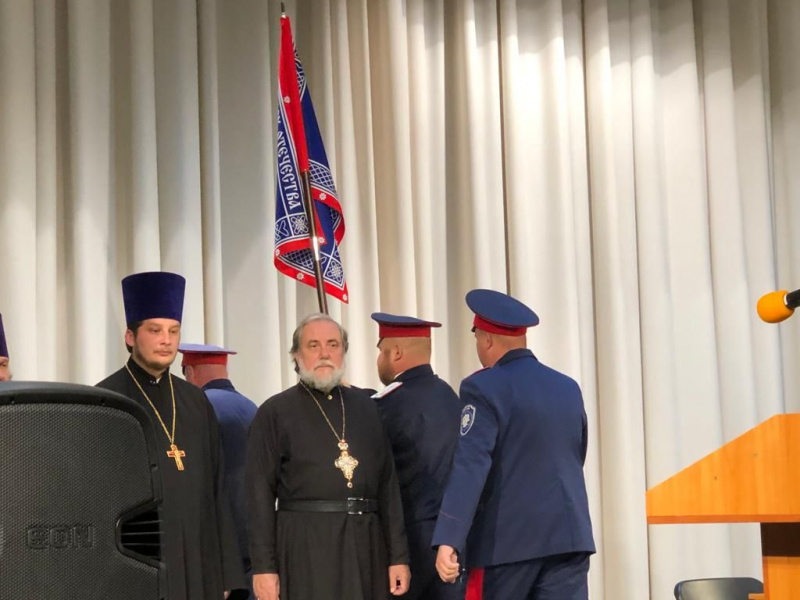 Отчетно-выборный казачий Круг прошел в станице Вешенской. В собрании принял участие иерей Александр Левчик