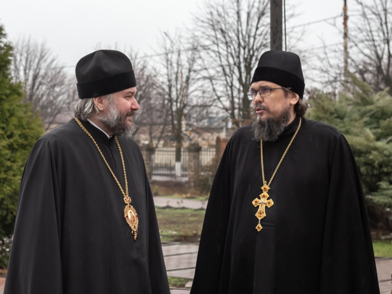 В Епархиальном управлении города Шахты состоялась встреча Преосвященнейшего епископа Симона с ректором Саратовской духовной семинарии протоиереем Сергием Штурбабиным