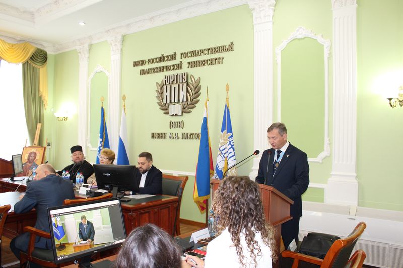 Епархиальный древлехранитель и студенты шахтинского филиала ДГТУ выступили на международном форуме в Новочеркасском политехе