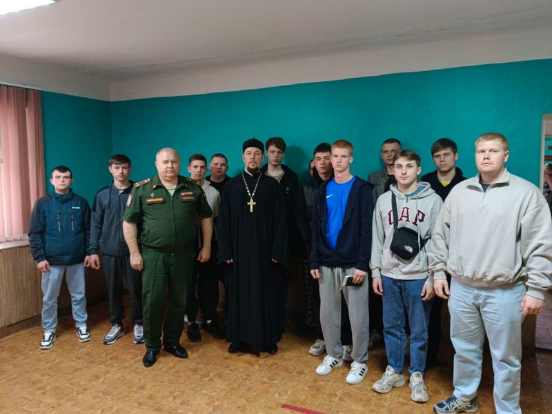 Благочинный Верхнедонского округа провел встречу с призывниками   