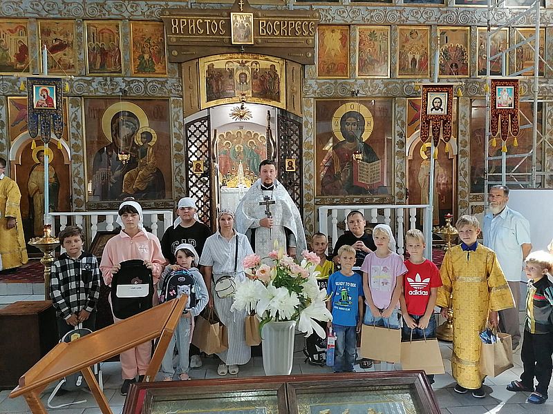 На приходе храма Архистратига Михаила прошла акция «Соберем ребенка в школу»