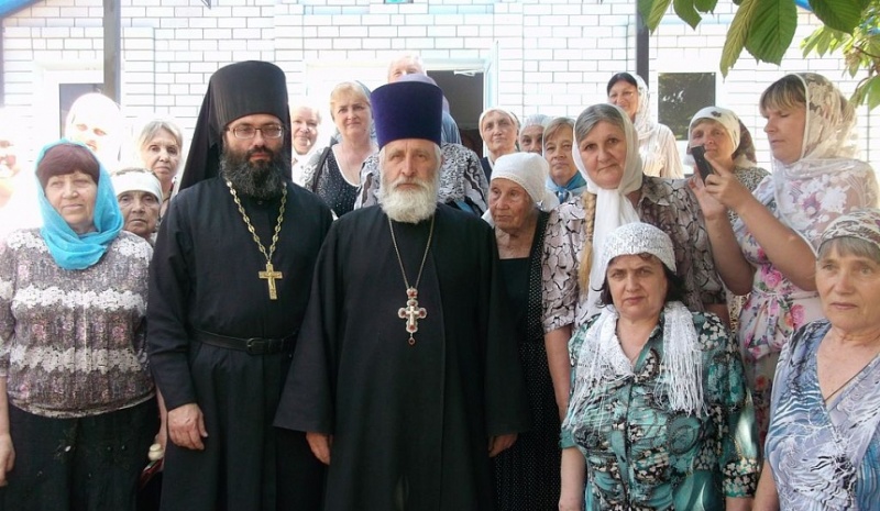 Прихожане шахтинского храма Вознесения Господня во главе с настоятелем совершили паломничество в Покровский Верхне-Макеевский монастырь