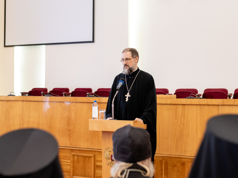 Сотрудник ОВЦС иерей Фёдор Шульга выступил перед духовенством Шахтинской епархии на тему «Актуальные межправославные отношения в контексте российской международной политики»